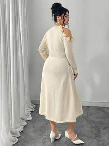 Modelyn Plus Size Solid Color 3D Floral Decor Long Sleeve Sweater Dress - White - View 2