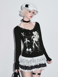 T-shirt à manches longues avec contraste de croix sombre et nœud, style anime d'Halloween (inclut un cache-cœur en dentelle et un ourlet en dentelle patchwork)