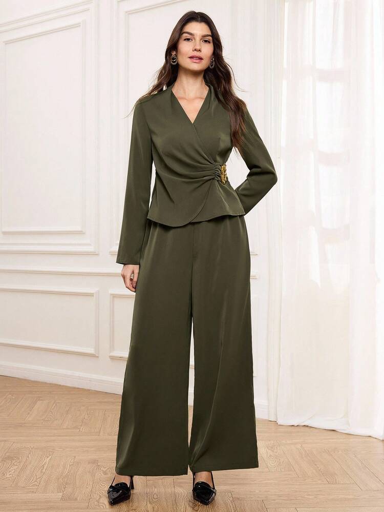 Conjunto elegante de 2 piezas para mujer, con top de estilo envolvente y pantalones de pierna recta, elegante para salir y reuniones, top decorado con botones metálicos de color verde oliva, traje elegante para damas