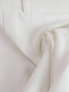 Franclia Plus Size Women Solid Color High Waist Pleated Loose Wide Leg Casual Shorts - White - View 5