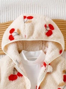 SHEIN Playful Pals 2 件女婴可爱樱桃印花连帽长袖夹克和蓬松长裤套装，时尚服装 - 杏色 - 查看 8