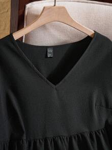 EMERY ROSE 大码夏季乡村纯色 V 领荷叶边下摆休闲衬衫，夏季 - 黑色 - 查看 4