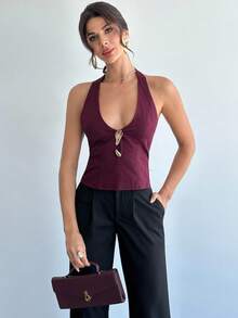 Firerie Top curto feminino com decote em V profundo, assimétrico, fivela de metal, frente única, costas nuas, moderno, chique, sexy, adequado para deslocamento, primavera/verão/outono, elegante, escritório, trabalho, professoras