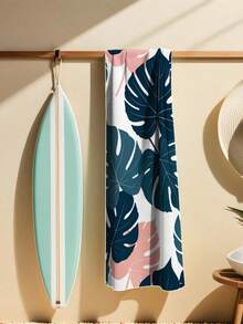 SHEIN Khăn tắm biển cỡ lớn siêu nhanh khô bằng sợi microfiber với họa tiết lá nhiệt đới, cực mềm, không bám cát, thấm hút cao, nhẹ và dễ mang theo, thích hợp cho bãi biển, hồ bơi, du lịch và làm quà tặng ngày Valentine, thảm yoga/khăn bơi thời trang, nhanh khô cho du lịch mùa hè, trang trí phòng tắm kỳ nghỉ, đồ dùng cần thiết cho bãi biển. - Màu xanh lá cây đậm - Xem 7