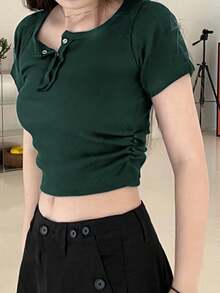 DAZY 女式纯色绿色纽扣夏季短袖紧身短款T恤学院风上衣 - 墨綠色 - 查看 4