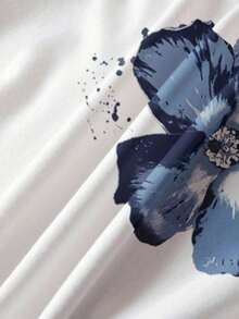 INAWLY Elegant Vacation-Style Blue Floral Print Comfortable Women's Slim-Fit V-Neck T-Shirt, Perfect For Spring And Summer. Fashion Statement, Ideal As A T-Shirt Holiday Gift. Sibling Gift, Sister Gift, Mom Gift, Casual Minimalist Fashion Top.