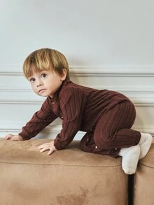 SHEIN 2025秋冬新款法式棕色可爱翻领长袖罗纹针织连体衣，适合上学、聚会、郊游等多种场合，男婴棕色连体衣，摩卡色婴儿服装，罗纹连体衣，婴儿亚麻套装，男童棕色复古男童秋季服装 - 棕色 - 查看 4