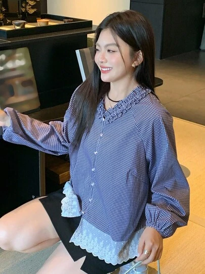 Dazy Plus 女式格子加大码休闲衬衫，V领，蕾丝花边，灯笼袖，宽松版型，加大码，秋季