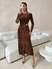Lavishia Váy nhung nâu tay dài cổ tròn nhún eo xẻ sau gợi cảm thời trang cho nữ, mùa thu/đông - màu nâu - Xem 3