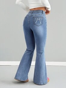 SHEIN Girlism 千禧少女休闲浅色水洗优雅刺绣喇叭牛仔裤，饰有蝴蝶结设计，秋冬返校季牛仔裤，街头复古风，舒适百搭，适合13-16岁女孩，适合上学、居家和旅行，刺绣牛仔裤 - 中等水洗藍 - 查看 2