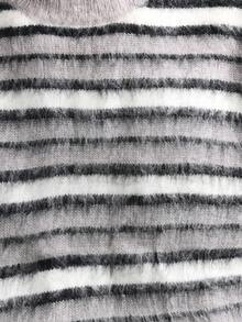 SUMWON Flauschiger gestreifter Strickpullover, gemütlicher Winter-Pullover mit weicher Textur, Rundhalsausschnitt, Langarm, lässige warme Loungewear Strickware - Verschiedenfarbig - Übersicht 4