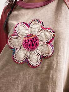 Bohemela Camiseta casual de mujer talla grande con aplicación floral y contraste de color en cuello redondo y mangas raglán - Multicolor - Ver 2