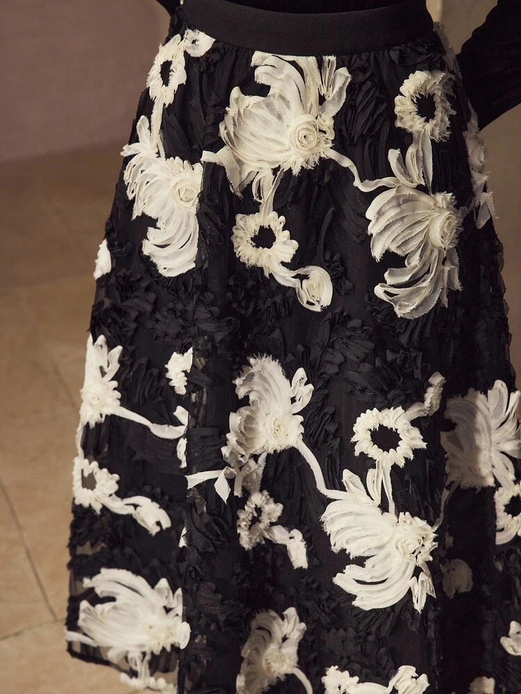 ELEGANT BLACK & WHITE A-LINE TEXTURED FLORAL ELASTIC WAIST SKIRT