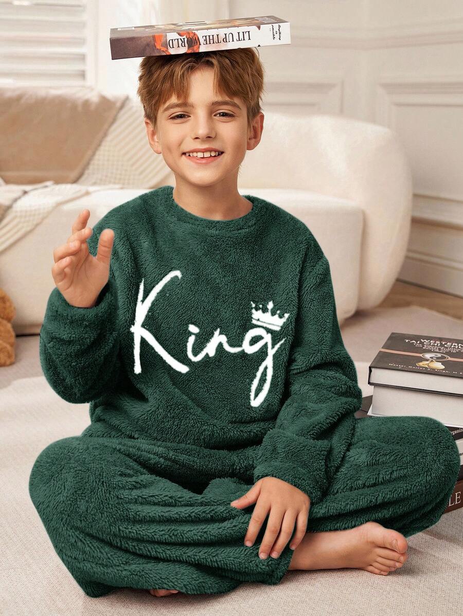SHEIN 2pcs Tween Boy Minimalist Letter Embroidered Crew Neck Long Sleeve Top And Soft Fleece Pajama Pants Set, Comfortable Homewear Sleepwear, Autumn/Winter - Dark Green - View 1