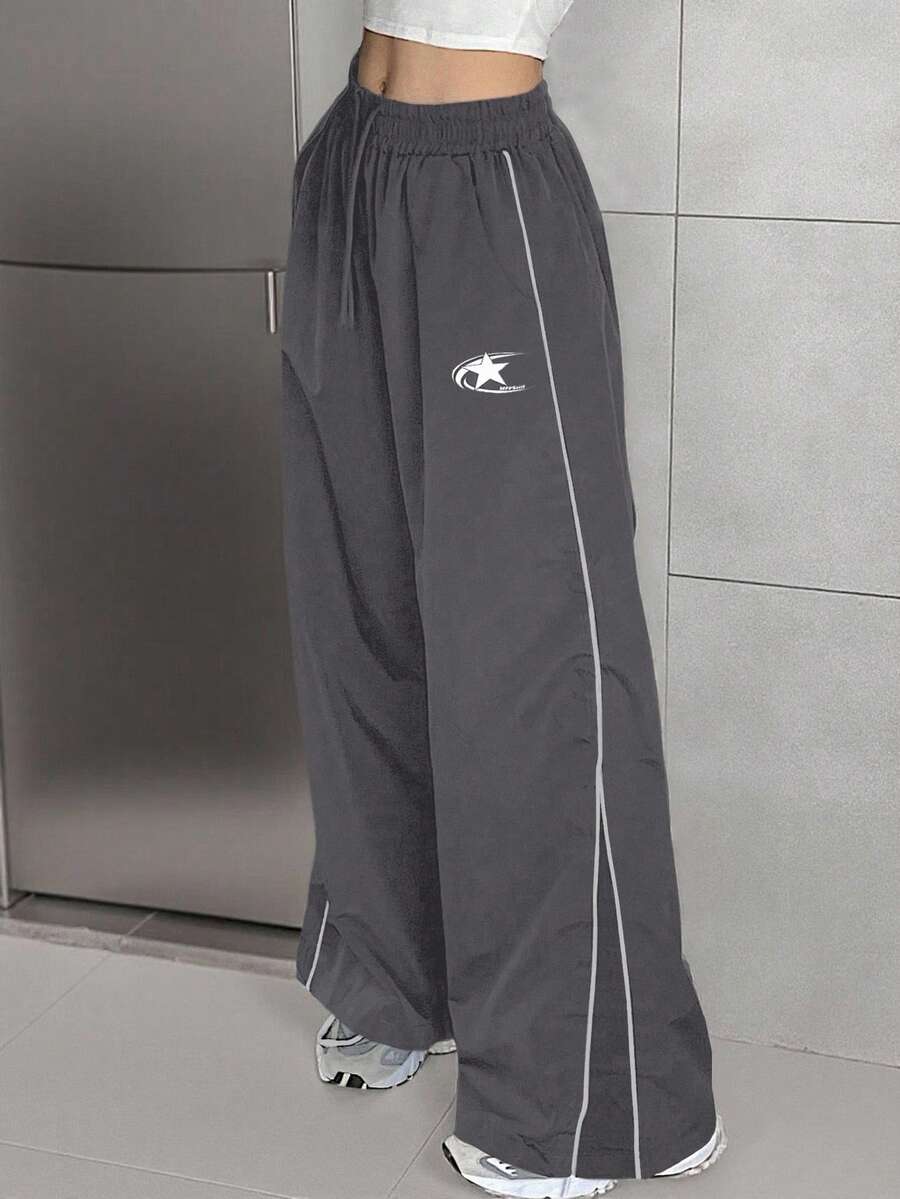 SHEIN Tween 女童休闲时尚街头风格侧白撞色拼接前中心印花黑色运动裤秋冬宽松运动裤女式运动裤 - 深灰色 - 查看 1