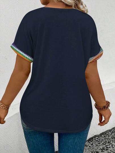 SHEIN Femmes décontractées T-shirt vintage à col V, manches courtes, imprimé graphique coloré, ourlet et poignets en patchwork, grande taille