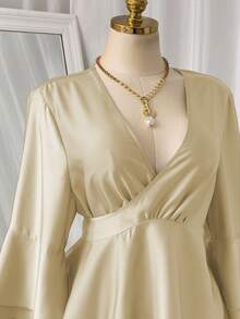 SHEIN Sweetro 大码女式绿色缎面荷叶边袖休闲衬衫 - 杏色 - 查看 5