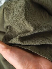 CosyJoli بلوزة كاجوال للسيدات ذوات الأحجام الكبيرة بطبعة هندسية وياقة على شكل حرف V وأكمام فانوس وذيل مكسر - أخضر - مشاهدة 6
