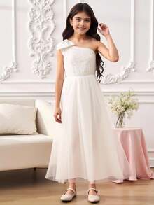 Vestido con volantes de malla, escote con hombros al descubierto, detalles de perlas y rhinestones y moño para niñas preadolescentes - Blanco - Ver 1