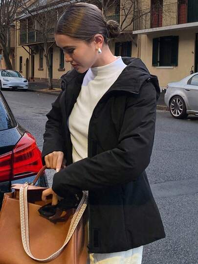 DAZY Chaqueta con capucha de mujer estilo cortavientos de unicolor, chaqueta acolchada negra de ajuste ceñido a la cintura con capucha, forrada térmicamente para invierno