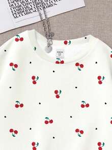SHEIN Moletom Happikins Cream White Young Girl Retro Sweet Mini Cherry Floral Print, Cropped, Estilo Pastoral Pastel Floral Nature, Presente para Amantes de Jardins, Moletom Casual Solto com Gola Redonda, Manga Longa, Confortável, Ideal para Outono/Inverno, Piqueniques ao Ar Livre, Passeios, Fotografia de Rua, Casa, Streetwear Vintage, Conforto Fácil, Camadas de Outono, Estilo Anos 2000, Roupas Y2K, Roupas de Inverno, Conjunto Esportivo de Outono - Multicolorido - Ver 5