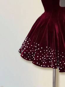 SHEIN ICON Elegantes Damen-Minikleid aus burgunderrotem Samt mit Perlen, herbstliches figurbetontes Abendkleid mit einem Schulterträger und Diamant-Verzierung, großes ausgestelltes Kleid für Party und Bankett, White Day Party - Bordeaux - Übersicht 6