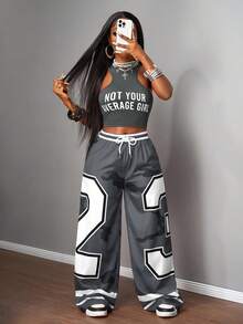 Slaydiva 2025新款夏季休闲截图性感运动风球服圆领工字背心口号Logo白色字母印花截角红色背心+阔腿裤长裤23号红色迷彩条纹印花梭织裤女士两件套套装-B - 灰色 - 查看 6