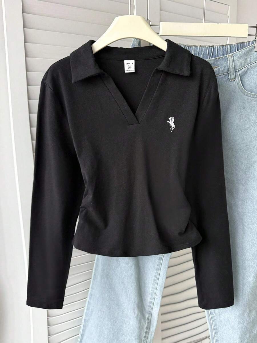 少女白色百搭方形 V 领长袖 T 恤,设计师风格,夏季休闲图案刺绣 Polo 衫,齐腰长款,修身剪裁,干净女孩 - 黑色 - 查看 1