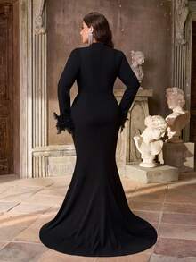 Aureia فستان أنيق طويل الأكمام بياقة عالية مزين بالريش والخرز اليدوي، مناسب للزفاف والحفلات والمناسبات، فستان سهرة مطرز بشكل مكثف (ريش الرومي)