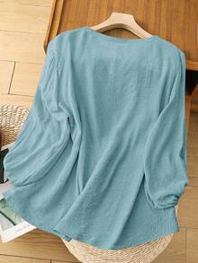 Linhara 大码女式休闲度假风格纯色 V 领灯笼袖纽扣装饰宽松衬衫，春夏 - 霧霾藍 - 查看 2