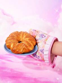 SHEIN X Care Bears Cute Heart Bear Lace Pattern Kitchen Heat Resistant Set, Oven Mitts/Pot Holders, Essential For Baking, Effectively Insulate Heat, Rainbow All-Over Print - Pink - View 3