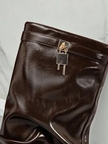 SHUZIA Bottes hautes sexy et chics pour femmes avec talon et décoration de cadenas en métal - Tabac - Voir 4