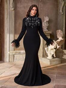 Aureia فستان أنيق طويل الأكمام بياقة عالية مزين بالريش والخرز اليدوي، مناسب للزفاف والحفلات والمناسبات، فستان سهرة مطرز بشكل مكثف (ريش الرومي)