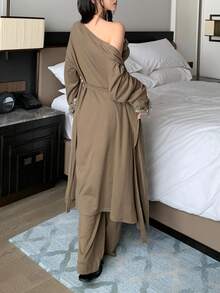 DAZY 三件套家居服：浪漫3D立体花卉装饰不对称下摆抹胸上衣、宽松长款系带睡袍和长裤家居服套装，秋冬睡衣，舒适休闲装 - 卡其色 - 查看 2