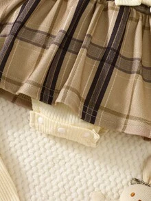 SHEIN Pelele de manga larga a rayas y a cuadros en beige para recién nacidos, con diadema y calcetines a juego. Nuevo estilo de tela cómoda y elegante para otoño e invierno, adorable. - Beis - Ver 6