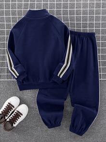 SHEIN 两件套儿童/青少年男童圣诞绿色休闲学院风条纹侧缝针织领开衫和纯色针织慢跑裤套装，冬季套装，冬季服装，秋季服装，所有儿童服装 - 藏蓝色 - 查看 2