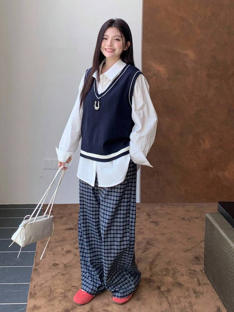 Dazy Plus 撞色拼布V领宽松针织毛衣背心，学院风套头衫，百搭秋季 - 藏蓝色 - 查看 3