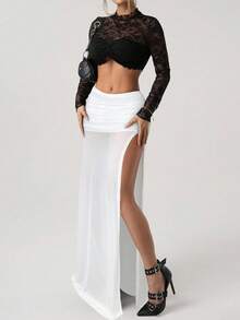 SHEIN ICON Falda sexy de vacaciones con decoración metálica, cintura fruncida y abertura alta de malla negra para mujer