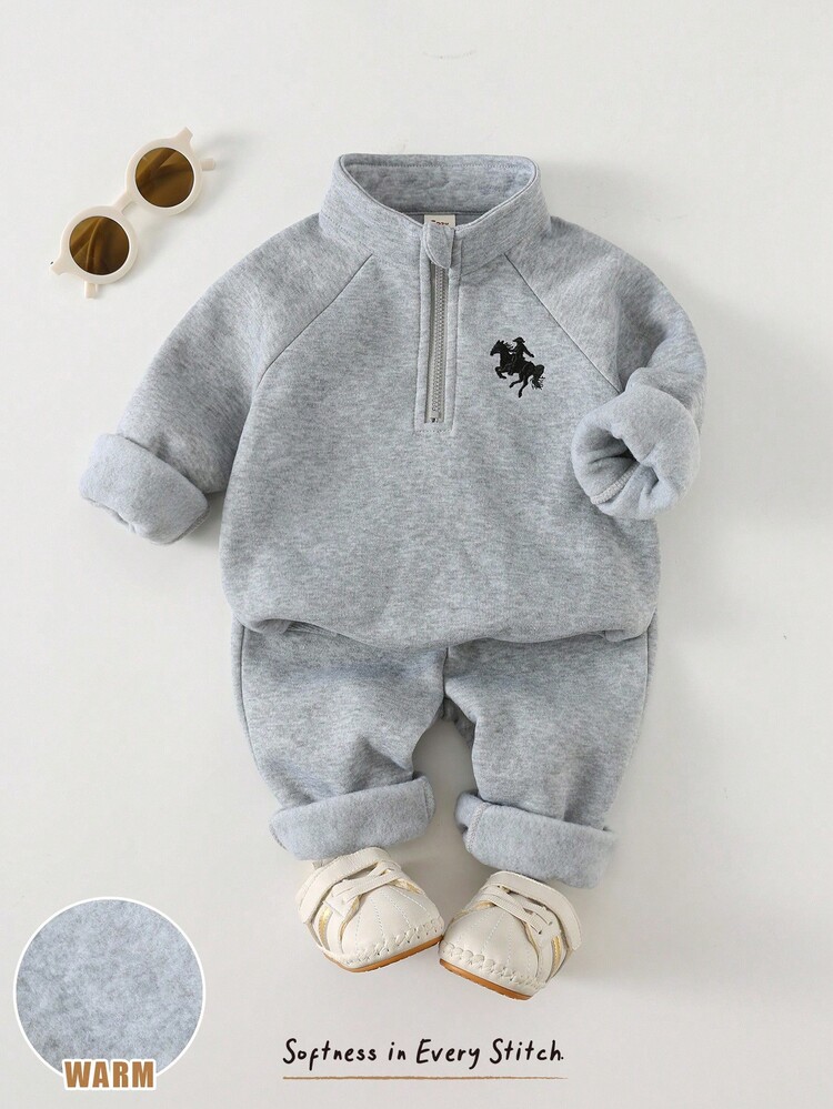 Cozy Pixies Bộ 2 món/Bộ quần áo nỉ và áo hoodie trơn màu đơn giản thoải mái cho bé trai, áo len dài tay màu xám và quần nỉ, kiểu dáng cơ bản đa năng, thích hợp mặc trong nhà, ngoài trời, hàng ngày, thể thao, vui chơi, tiệc tùng, chụp ảnh, ngày lễ, thiết kế hình ngựa thêu - Xám - Xem 1