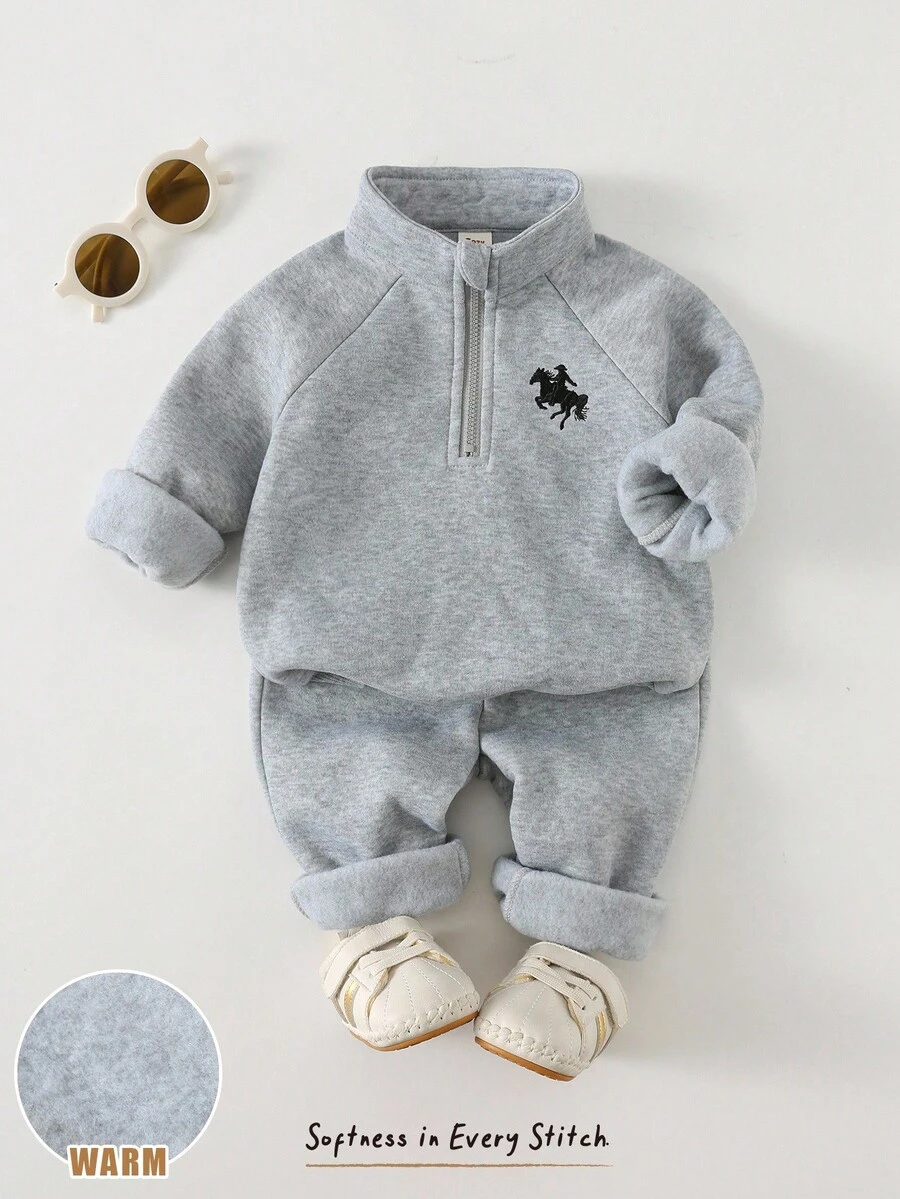 Cozy Pixies Bộ 2 món/Bộ quần áo nỉ và áo hoodie trơn màu đơn giản thoải mái cho bé trai, áo len dài tay màu xám và quần nỉ, kiểu dáng cơ bản đa năng, thích hợp mặc trong nhà, ngoài trời, hàng ngày, thể thao, vui chơi, tiệc tùng, chụp ảnh, ngày lễ, thiết kế hình ngựa thêu - Xám - Xem 1