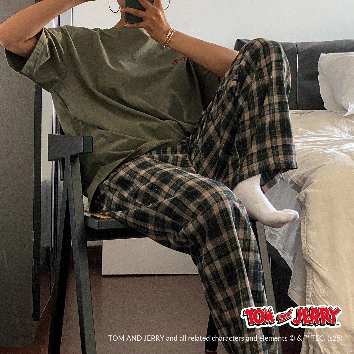 Conjunto de pijama con parte superior con estampado gráfico de letra casual y pantalones holgados a cuadros