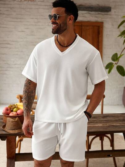 ResortEase Plus Size Men's Solid Color Crew Neck Short Sleeve Casual T-Shirt And Drawstring Waist Shorts Set. Men's Casual Solid Color Short Sleeve Shirt And Shorts Beach Outfit, Minimalist And Fashionable, Suitable For Daily Wear