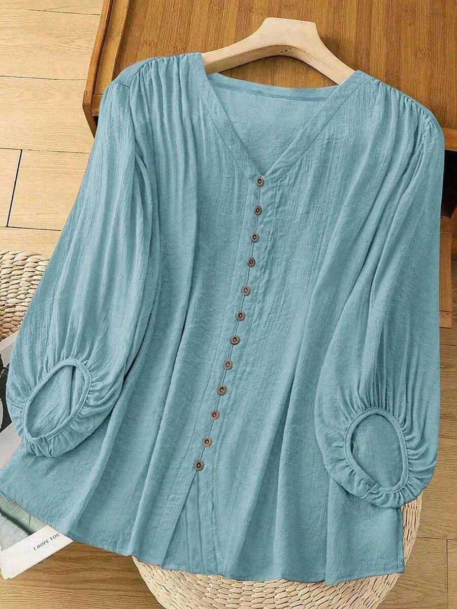 Linhara 大码女式休闲度假风格纯色 V 领灯笼袖纽扣装饰宽松衬衫，春夏 - 霧霾藍 - 查看 1