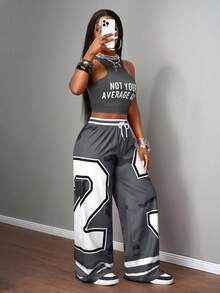 Slaydiva 2025新款夏季休闲截图性感运动风球服圆领工字背心口号Logo白色字母印花截角红色背心+阔腿裤长裤23号红色迷彩条纹印花梭织裤女士两件套套装-B - 灰色 - 查看 7
