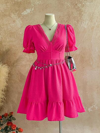 Dreamara Vestido de línea A miniatura de tela texturizada con manga farol floral rosa para mujeres de talla grande.