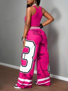 Slaydiva 2025新款夏季休闲截图性感运动风球服圆领工字背心口号Logo白色字母印花截角红色背心+阔腿裤长裤23号红色迷彩条纹印花梭织裤女士两件套套装-B - 玫紅色 - 查看 2