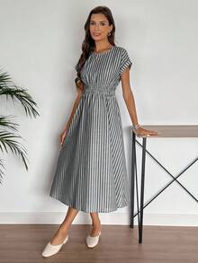 SHEIN LUNE 女式休闲条纹印花束腰长裙 - 黑與白 - 查看 7