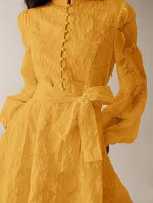 Lilora 优雅甜美提花纹理优质立领收腰大A字型前扣泡泡袖灯笼袖短款女士连衣裙，春夏奶油色连衣裙维多利亚复古风格连衣裙法式风格连衣裙象牙色连衣裙都市风格 - 金色 - 查看 8