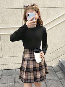 SHEIN 青少年女孩黑色罗纹针织长袖短款 T 恤和卡其色格子百褶裙两件套服装，休闲优雅风格，返校季 - 黑色 - 查看 5