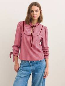 Nöista 条纹衬衫，采用醒目的袖子和系带领设计。适合返校季或职场女性。专业又不失俏皮——提升你的商务休闲或工作风格 - 玫瑰紅 - 查看 9